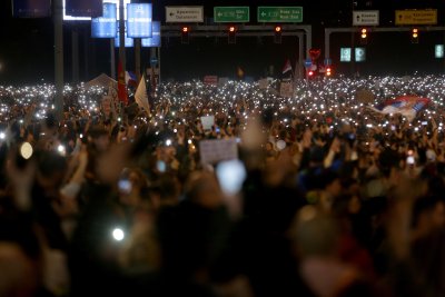 Многохиляден протест в Сърбия блокира за 24 часа международен път (СНИМКИ)