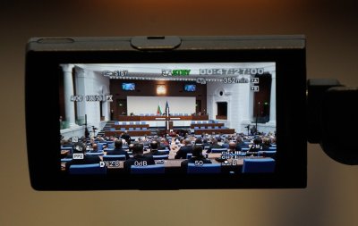 Депутатите ще гласуват промени в комисии и ще изслушат финансовия министър