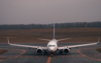 Самолет на руската авиокомпания Победа летящ от Дубай за Москва