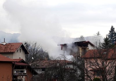 Все още е отцепен районът около къщата в Банкя която