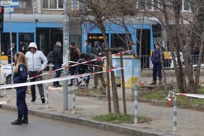 Младата жена, намушкала трима мъже в София, е нападнала с нож и брат си