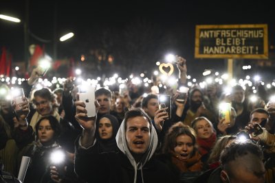 Десетки хиляди демонстранти протестираха в центъра на Виена срещу евентуално