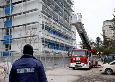 По време на учение във Варна пожарникари спасяваха хора с