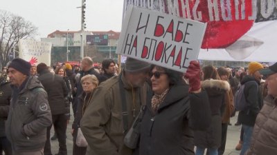 Пенсионери се присъединиха днес към студентските протести в Белград и