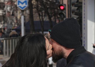 On Valentine's Day: free theatre tickets for a kiss