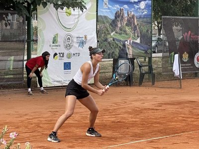 Лиа Каратанчева отпадна на осминафиналите на турнир в Анталия