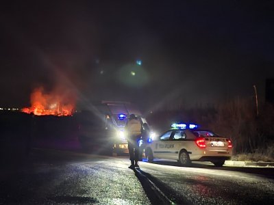 Голям пожар в склад за европалети пламна тази вечер между