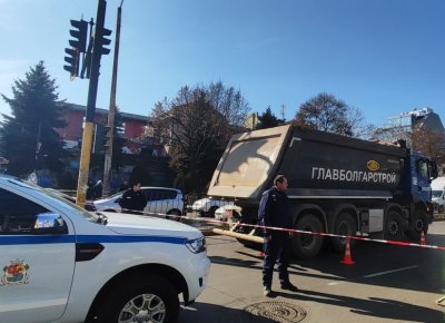 Възрастна жена загина, блъсната от камион в София