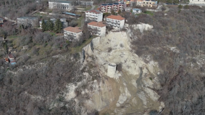 Свлачището в Балчик в района на вилна зона Овчаровски плаж