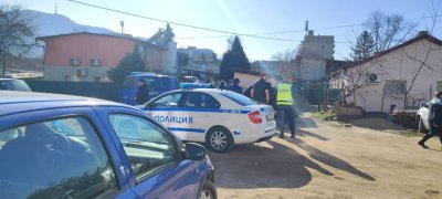 Голямо количество вейпове без бандерол устройства с марихуана и райски