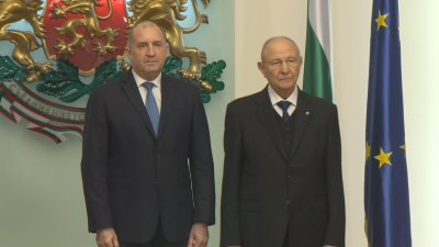 Президентът Румен Радев удостои с висши държавни отличия представители на