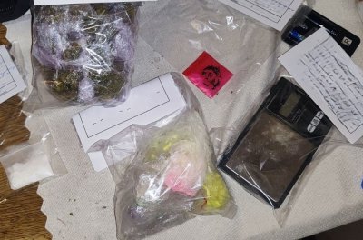 Четирима мъже са задържани в София за разпространение на наркотици (СНИМКИ)