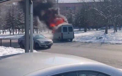 Бус катастрофира и се запали в Плевен, има пострадали