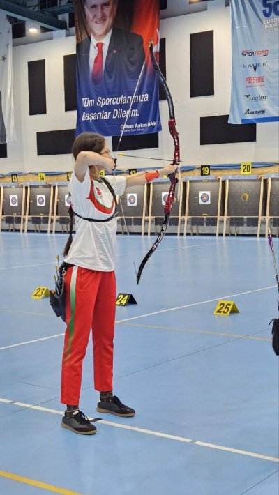 Дара-Мария Вълова завърши шеста на европейското първенство по стрелба с лък в зала