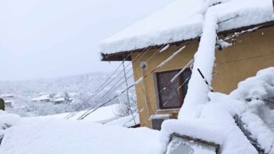Няма населени места без ток заради снега