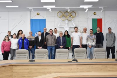 Звездата на българския баскетбол Александър Везенков откри курса за специализанти в НСА