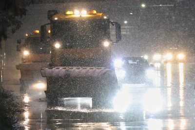 Усложнена оставка пътната обстановка в няколко области на страната заради