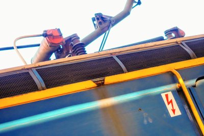 Локомотив е ударил влакова композиция на пътнически влак на гарата