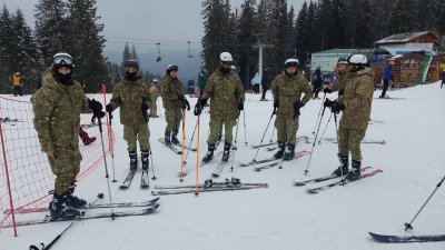 Военнослужещи от България и Румъния провеждат съвместна специализирана алпийска подготовка