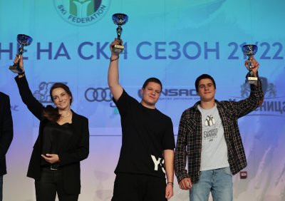 Иван Иванов и Рая Вукадинова спечелиха титлите в бордъркроса от националния шампионат по сноуборд