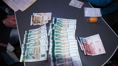 Наркодилър предложи 20 000 лева подкуп на полицаи, задържан е за 72 часа ​