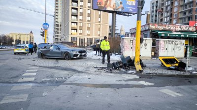 Катастрофа на бул. "Черни връх" в София затруднява движението