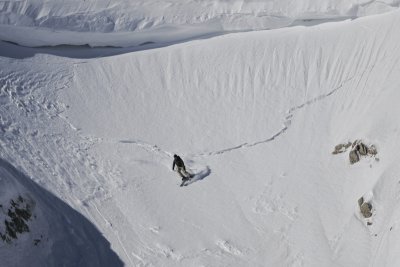 A Skier Narrowly Escaped Death After Triggering an Avalanche in a Gully Near the "Rila Lakes" Hut