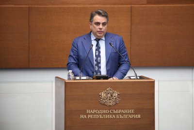 Ако се отказва от ПВУ, кабинетът трябва да изтегли бюджета и да го преправи кардинално, смята Асен Василев