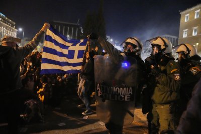 7 души са арестувани при сблъсъци след митинг в памет на жертвите на жп катастрофата в Гърция