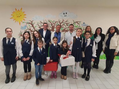 Ученици дариха апаратура на педиатричното отделение в УМБАЛ - Бургас