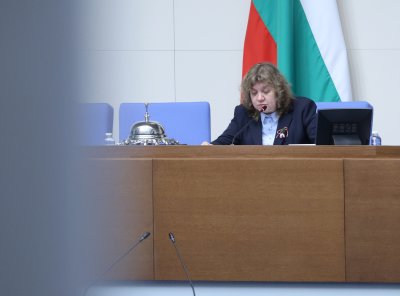 КС да направи публични всички документи по оспорването на изборите, гласува парламентът