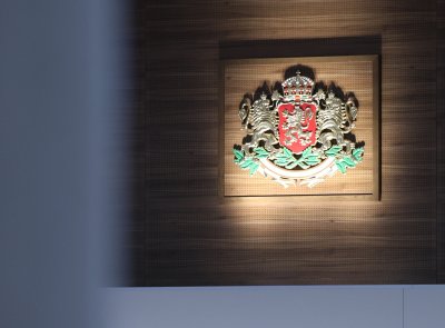 Със 128 гласа за парламентът прие свързани с конституционното