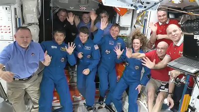 След 9 месеца в Космоса: Двамата блокирани астронавти на МКС се връщат на Земята
