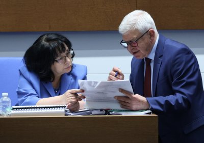Над 14 часа продължават дебатите преди окончателното гласуване на бюджета