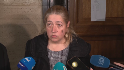 Майката на нападателя на метеоролозите: Синът ми също е жертва