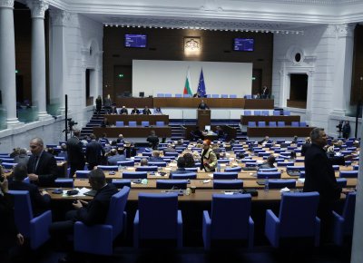 Над 14 часа продължават дебатите преди окончателното гласуване на бюджета
