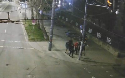 Вандали откраднаха два светофара в Бургас (ВИДЕО)