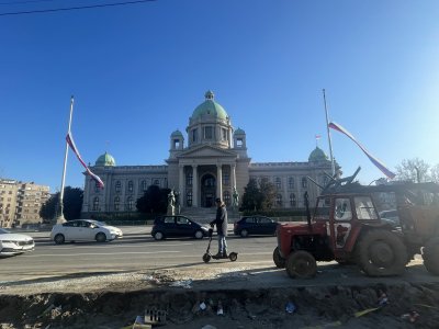 Траур и напрежение в Белград