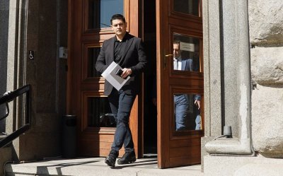 Радостин Василев обяви, че разполага със запис, в който Киселова признава за оказан натиск срещу нея