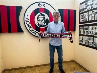 Ратко Достанич застава начело на Локомотив София