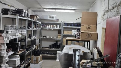 Откриха голямо количество вейпове и райски газ в София