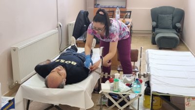 Акция по кръводаряване организира добричката гимназия по транспорт заради трагедията в Кочани