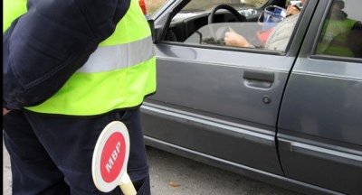 Пиян шофьор опита да подкупи полицаи