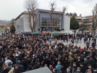 Заради трагедията в Кочани кметът на Кочани Люпчо Папазов подава