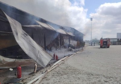 Пожар пламна в постройка на конната база в Цацарово