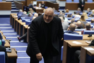 Борисов: Ще търпя да ми се катерят по гърба, докато България не влезе в еврозоната