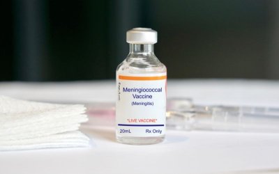 Infectious disease experts and doctors recommend meningococcal meningitis vaccination