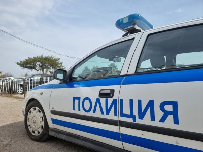 Шофьор блъсна с автомобила си трима пияни пешеходци