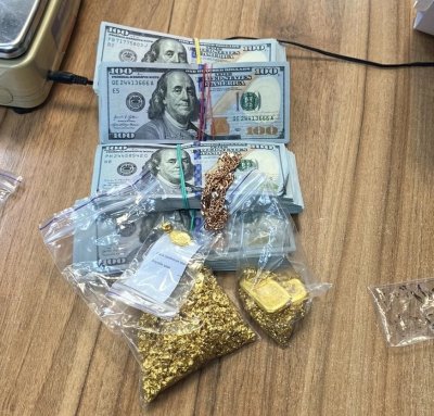 Customs officers found gold and currency worth over 200,000 BGN hidden in the underwear of a Ukrainian woman