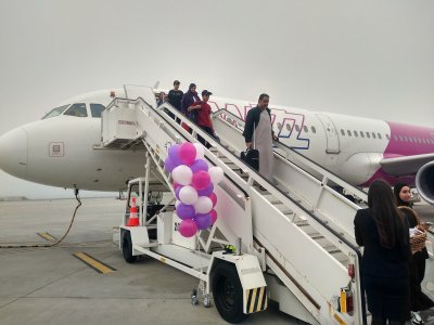 Летище Варна посрещна първия полет от Абу Даби (СНИМКИ)